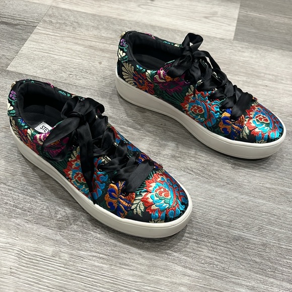 Steve Madden brocade sneaker, EUC - Picture 5 of 9